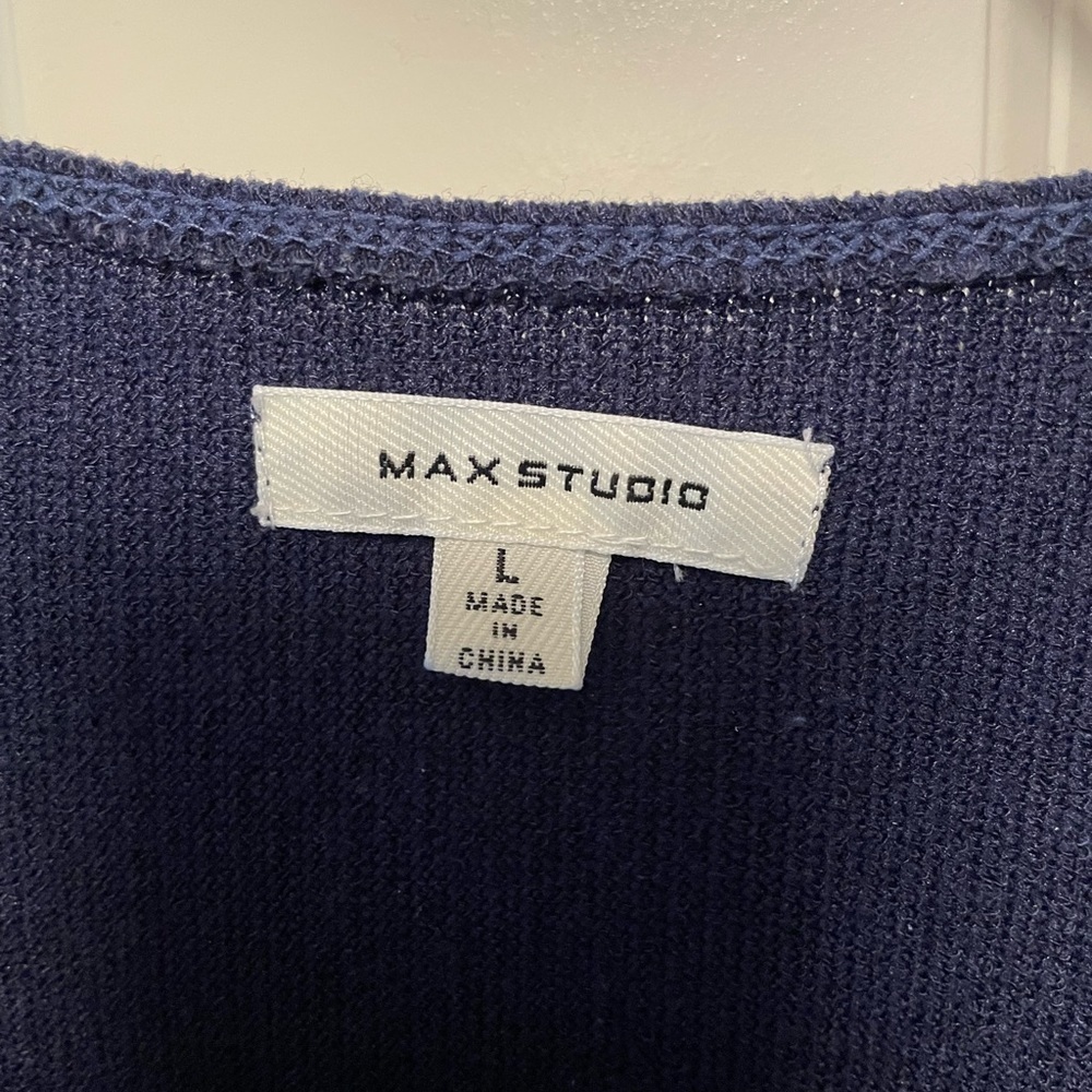 MAX Studio Blue Top - Picture 4 of 9